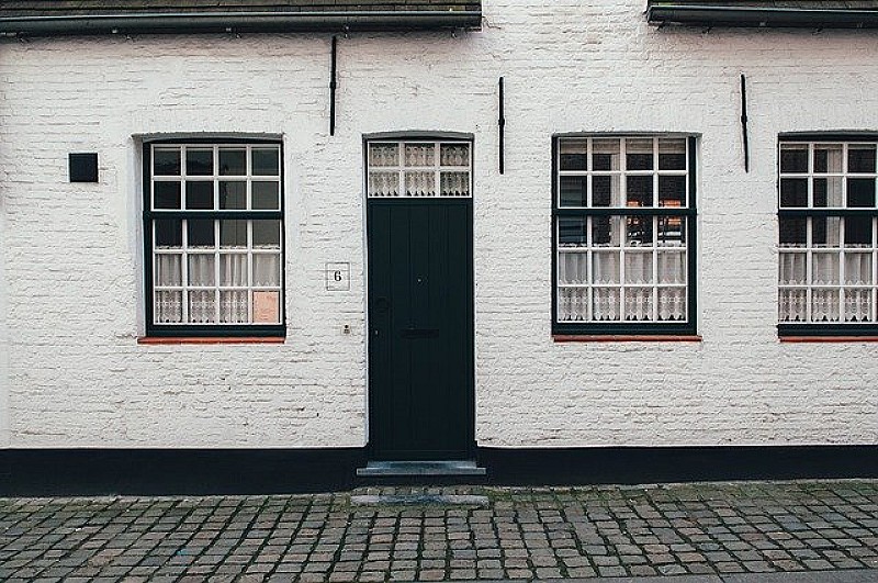 front-door-1246609_640
