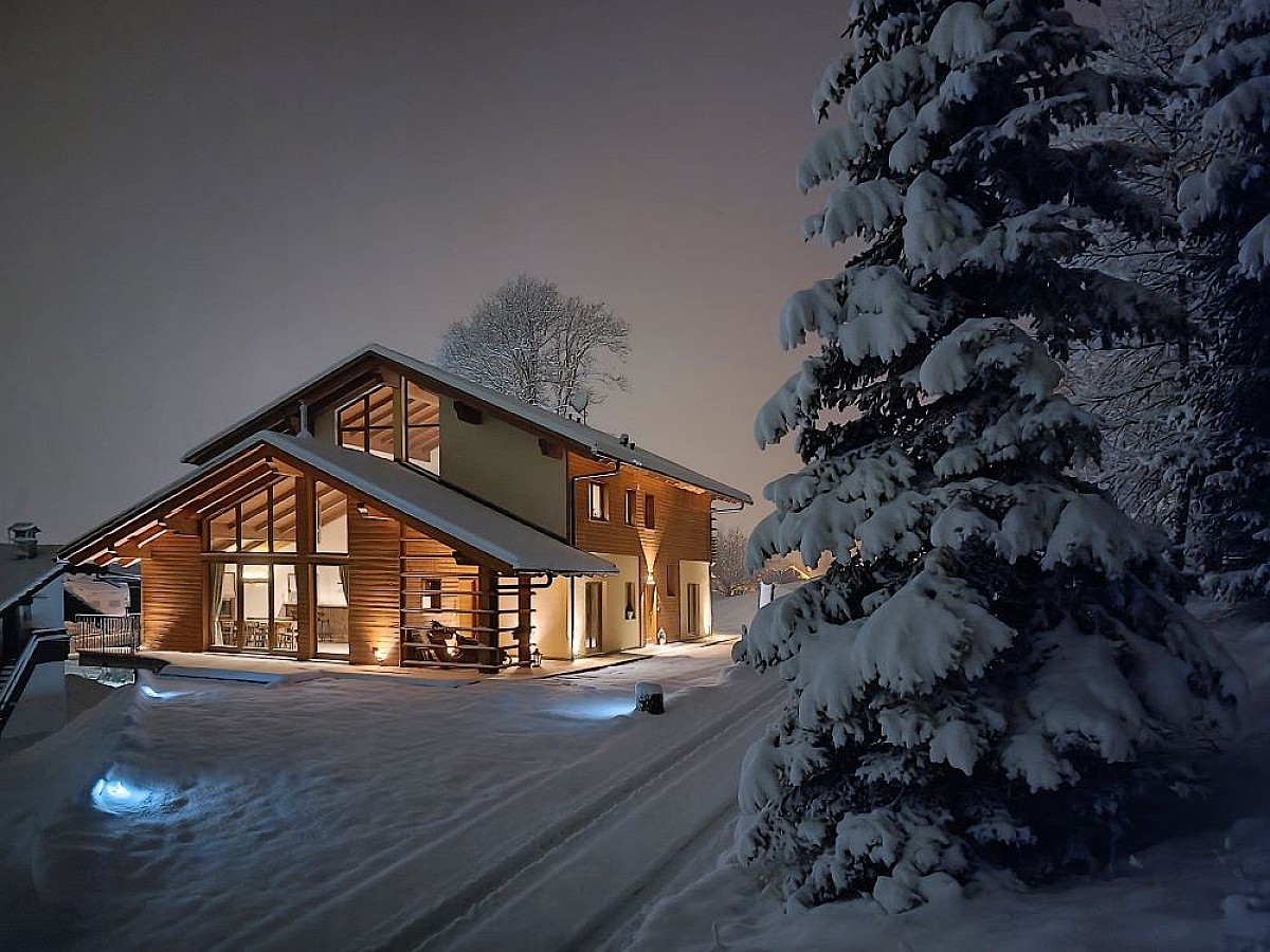 Chalet Monterosa: una struttura ricettiva in legno in sintonia con la ...