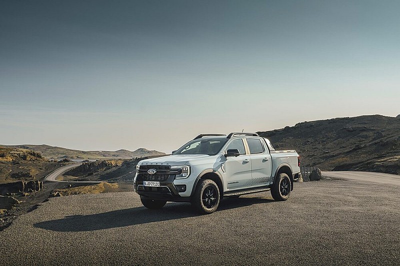 Ranger_Stormtrak_PHEV_001-LOW