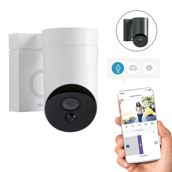 Somfy Outdoor Camera 2 packshot plus produit application Somfy Protect
