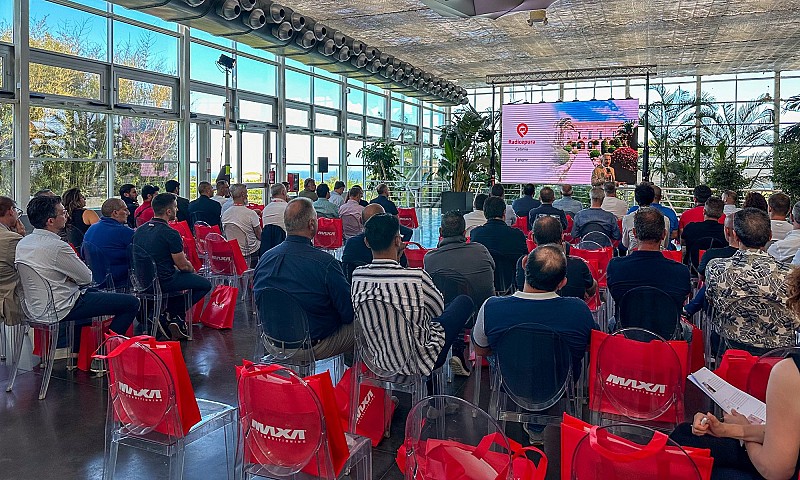 MAXA TOUR incontri con i professionisti del settore