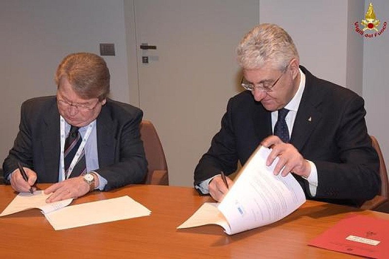 1_a_b_accordo-firma-anima-vigili-fuoco
