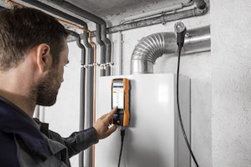 testo-300-wall-gas-boiler-fluegas-measurement