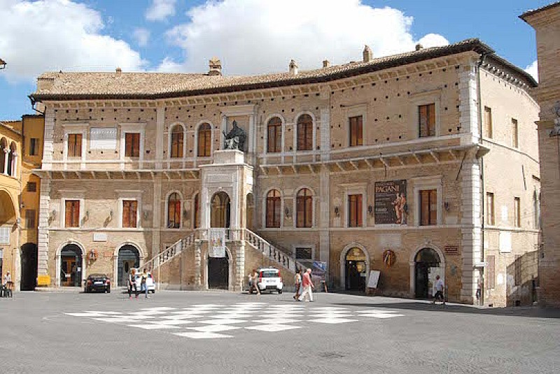 01_Palazzo Priori Fermo